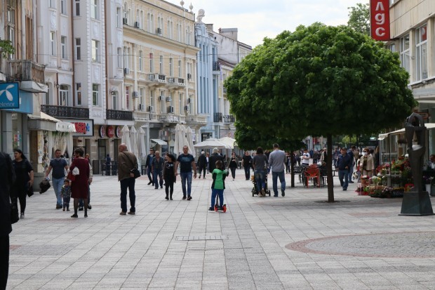 Заплатите на работещите във всички звена на община Пловдив ще