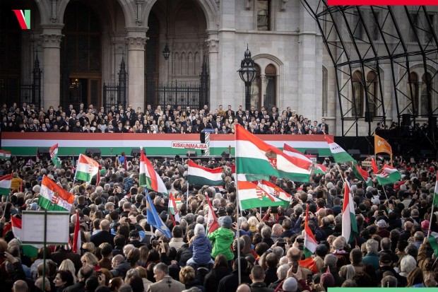 Орбан пред 1 млн унгарци Няма да ставаме пешки Не