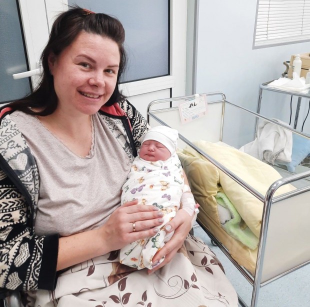 Роди се второто украинско бебе на бежанка в МБАЛ Майчин