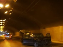 Сблъсък в Тунела! Шофьор: Питекантроп!