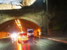 Изключително неопитен се оказа шофьорът, катастрофирал в Тунела