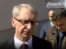 Ученичка към министъра: Защо ни намалявате лятната ваканция? Какво сме Ви направили?