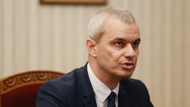 Шефовете на службите лаконични за черния печат на Костадин Костадинов.
