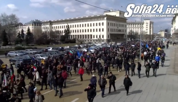 Протестът на ГЕРБ тръгна от Министерския съвет към Министерството на