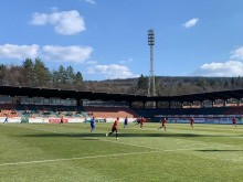 Един контузен и двама наказани след загуба на Марица в Ловеч