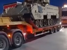 Български шофьор: Какво става? Танкове влизат в България!