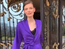 Известна водеща се появи по пижама