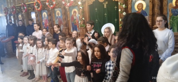 Деца от неделното училище към храм Свети Иван Рилски“ и