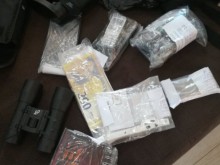 Задържани са двама полицаи за трафик на нелегални мигранти