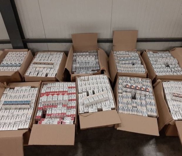 4 800 кутии цигари с български бандерол откриха митническите служители