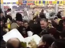 Не е само в България! Масовата психоза за евтино олио удари и Франция
