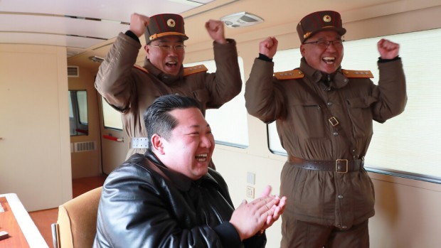 Севернокорейският лидер Ким Чен ун лично е разпоредил и наблюдавал