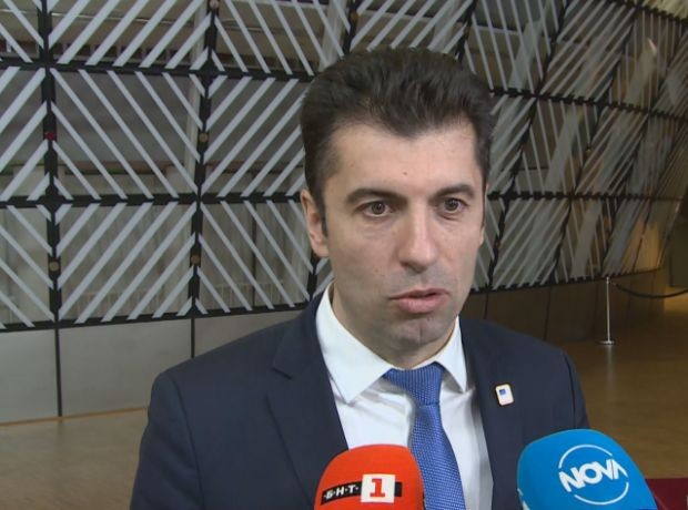 Министър председателят Кирил Петков говори пред журналисти в Брюксел Той заяви
