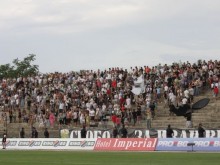 Фенове на Локо на среща с финансовия директор