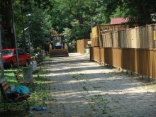 Тестват подовото отопление в клетките на маймунките