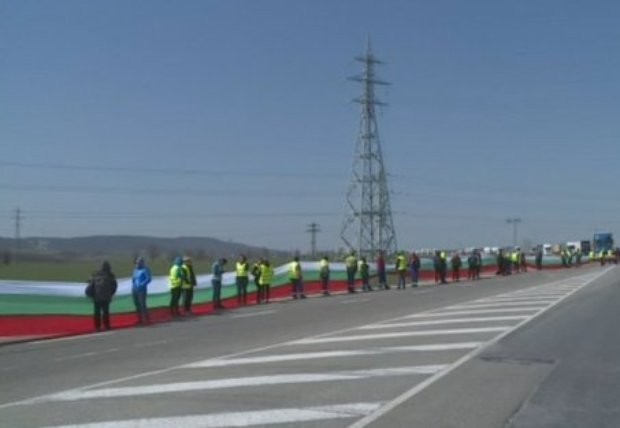 Работници от Автомагистрали Черно море блокираха пътен възел Белокопитово край