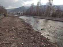 Труп на млад мъж изплува от водите на река Чая