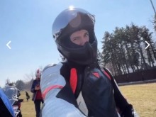 Ергенът подкара мотор, заедно още с хиляди любители на екстремното возило