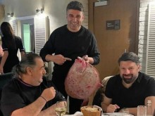 Тони Стораро изненада Василис Карас с нещо необичайно