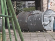 Камери са заснели жената, обвинена, че е оставила детето си мъртво в контейнер
