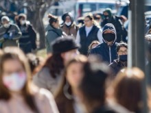 Ето кои ковид мерки отпадат и кои остават