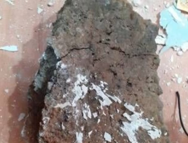 Близо 50 килограмов камък падна от небето върху къща в Западна