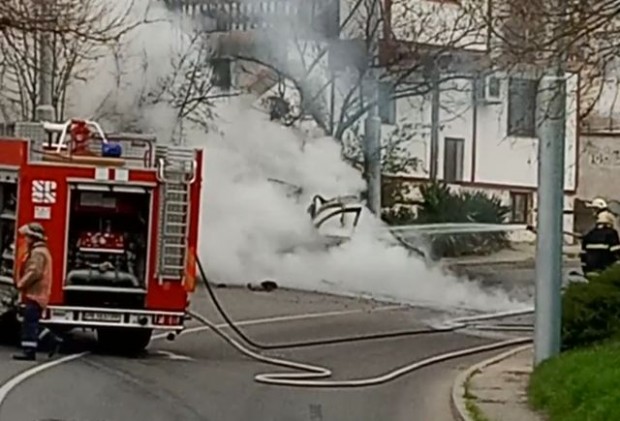 Кола изгоря почти напълно в Пловдив научи Plovdiv24 bg Това е