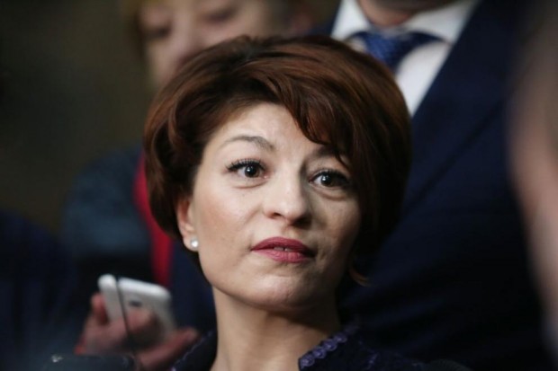 Депутатът от ГЕРБ СДС Десислава Атанасова алармира за нарушения в