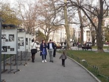 Телевизионен водещ се разходи в центъра на столицата, разгледа изложба заедно със Sofia24.bg