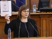 Корнелия Нинова поиска достъп до засекретен доклад