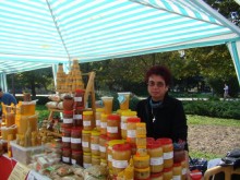 Продават китайски мед, смесен с български, твърдят пловдивски пчелари