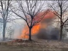 Пожар бушува в Бургас