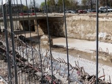 Сигнал: Огромната дупка е прокопана, вече има вид на подлез