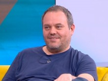 Черна политическа комедия "взривява" кината