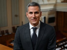 Гюров с доказателства за дисертацията си и нейната истинност