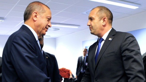 Държавният глава Румен Радев призова в телефонен разговор с турския