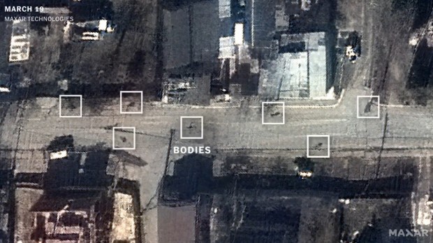 Анализ на сателитни снимки от компанията Maxar показва, че телата