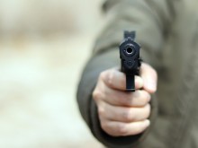 26-годишен мъж прострелял две момчета в училищен двор