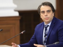 Асен Василев: България подкрепя санкциите срещу Москва, но войната има изключително негативен икономически ефект