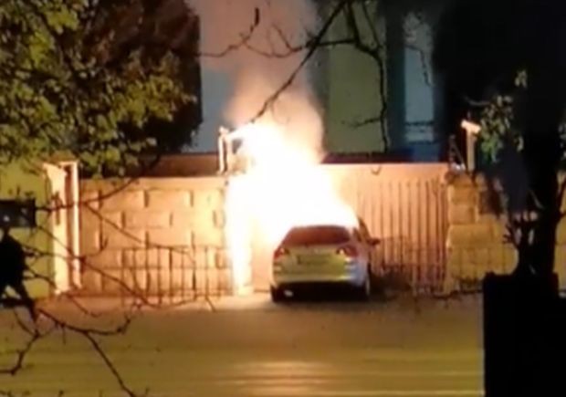 Шофьор изгоря в пламналия си автомобил след като се заби