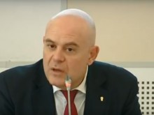 Гешев: Докато истината си върже връзките на обувките, лъжата обикаля света