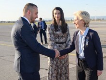 Урсула фон дер Лайен пристигна в България
