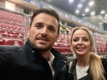 Наша чалга певица в близки отношения с Никос Вертис