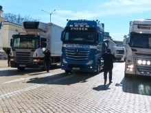 Протест на жълтите павета - камиони блокираха движението
