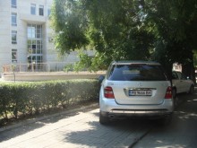Освобождават тротоари за пешеходците
