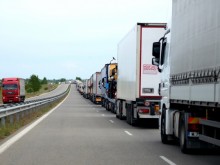 Челен сблъсък между два автомобила отне два човешки живота