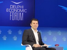 Премиерът от Делфи: Корупцията се използва като инструмент от чужди държави
