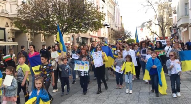 Състоя се мирно шествие в Пловдив в подкрепа на Украйна То