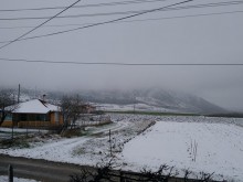 Времето пощуря, сняг заваля през април