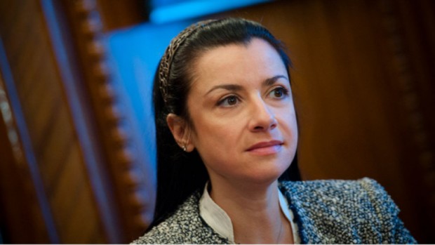 Александрина Пендачанска обяви че подава оставка от Обществения съвет на БНР